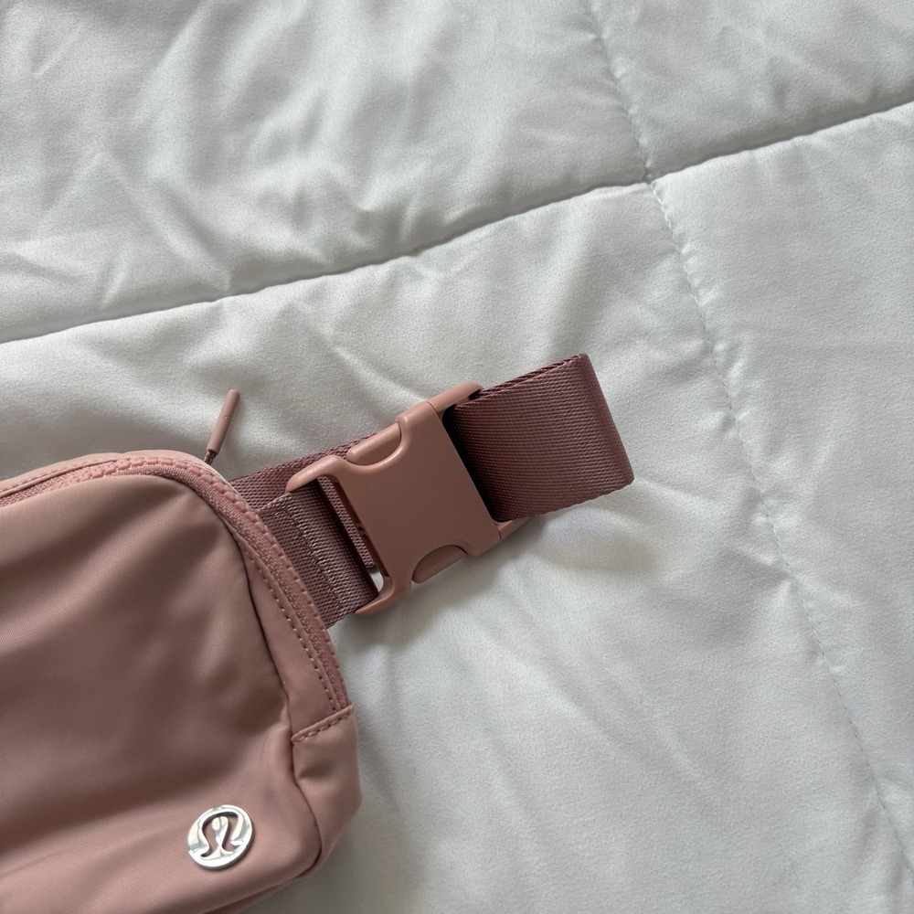 Lululemon OG Everywhere Belt Bag Pink Pastel Activewear Yoga Quiet Luxury - Picture 3 of 10